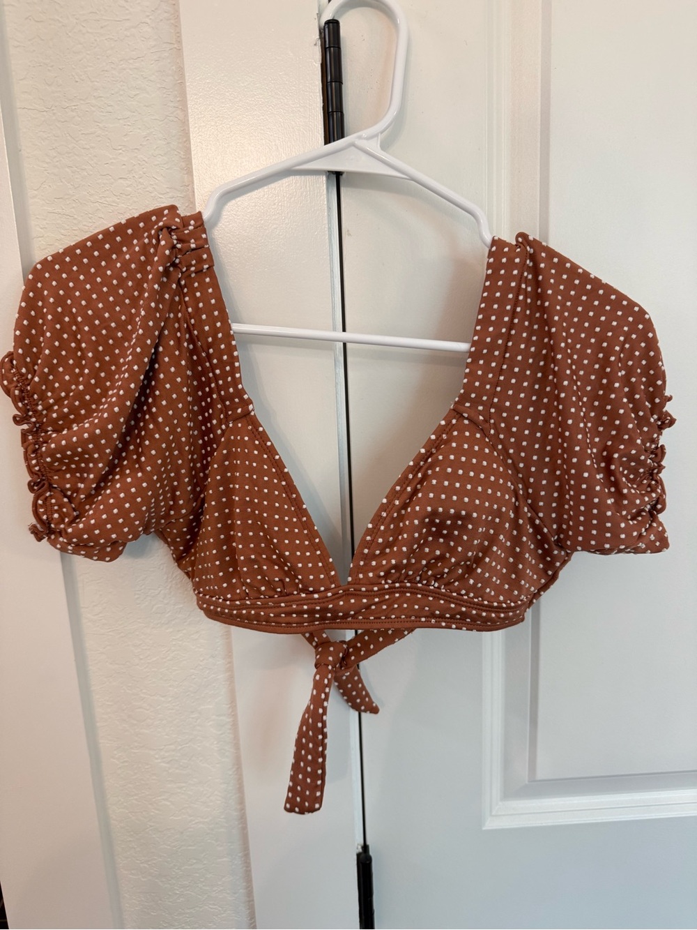 Xhilaration Rust Brown Polka Dot Tie-Front Puff Sleeve Crop Top